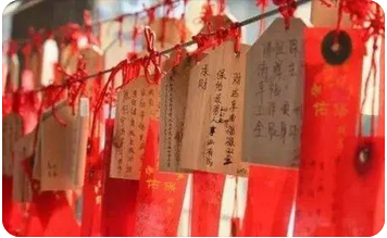 批八字算命：即使外面彩旗飘飘也不会离婚的男人