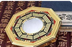 八字测算命运_不见官夫情缘弱，日坐比劫婚宫冲对婚姻的影响
