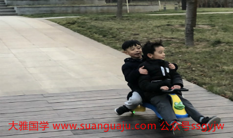 八字算命：属龙巳时出生的男孩命运 缓慢提升早年较差(图2)