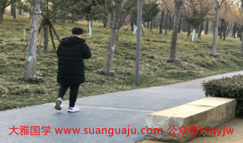 算命生辰八字：比劫旺而煞无力时，往往容易破财有是非（实例）(图2)