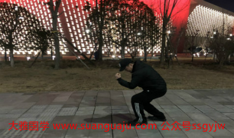 网上算命批八字：今年财运婚姻都比较顺遂的男生（实例）(图2)