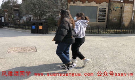 八字算命最准​：做海外房产销售的女孩命局分析(图2)