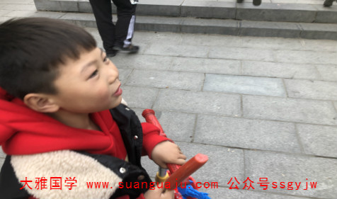 算命起名字​：青年节出生的阳光大气男孩名字（图文）(图2)