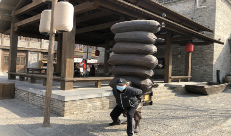 时辰八字查询伤官见官迎头痛击，职位变换祸不单行(图1)
