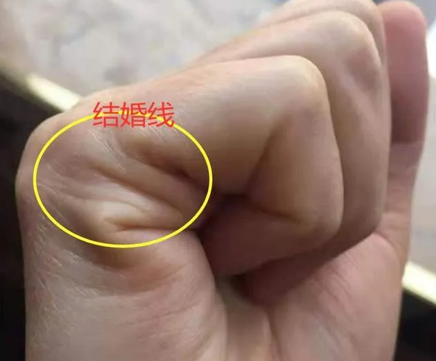 看手相算命​-女人手里出现这个字，一生不愁吃喝穿！(图3)
