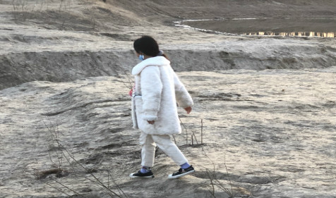 阴历2022年三月二十五出生的女孩网上算命批八字五行缺什么(图2)