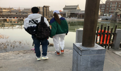 合八字算婚姻：男命日坐食神爱老婆（图文）
