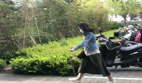 官杀混杂之人，何时结婚生活幸福？算命大师真人算命一条街详解(图2)