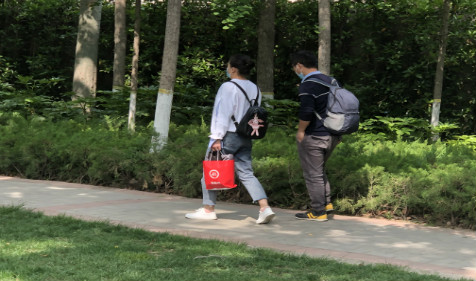 日坐食伤的男人 算卦一条街最准网站八字算命（图文）(图2)